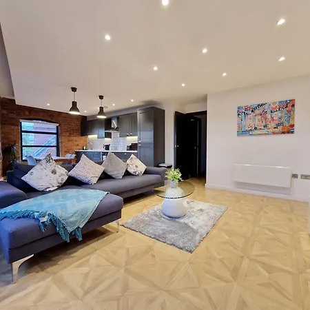 Aire New York Styled Luxury Apartment