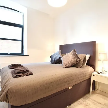 Aire New York Styled Luxury * Leeds (West Yorkshire)